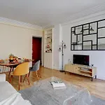 Champ De Mars & Eiffel Tower - 1Br - Cityapartmentstay