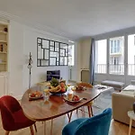 Champ De Mars & Eiffel Tower - 1Br - Cityapartmentstay