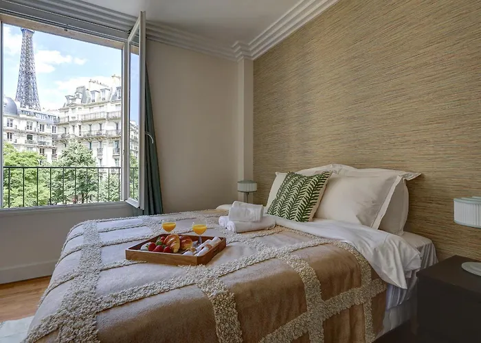 Champ De Mars & Eiffel Tower - 1Br - Cityapartmentstay