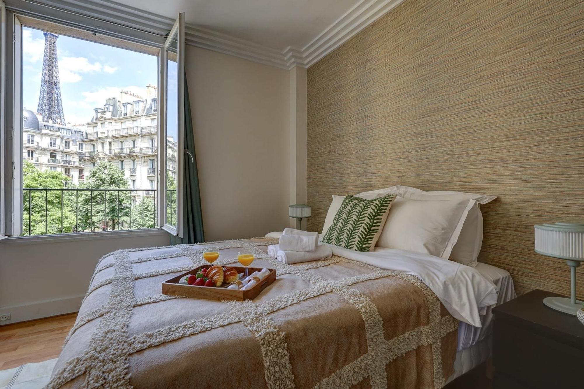 Champ De Mars & Eiffel Tower - 1br - Cityapartmentstay Apartment