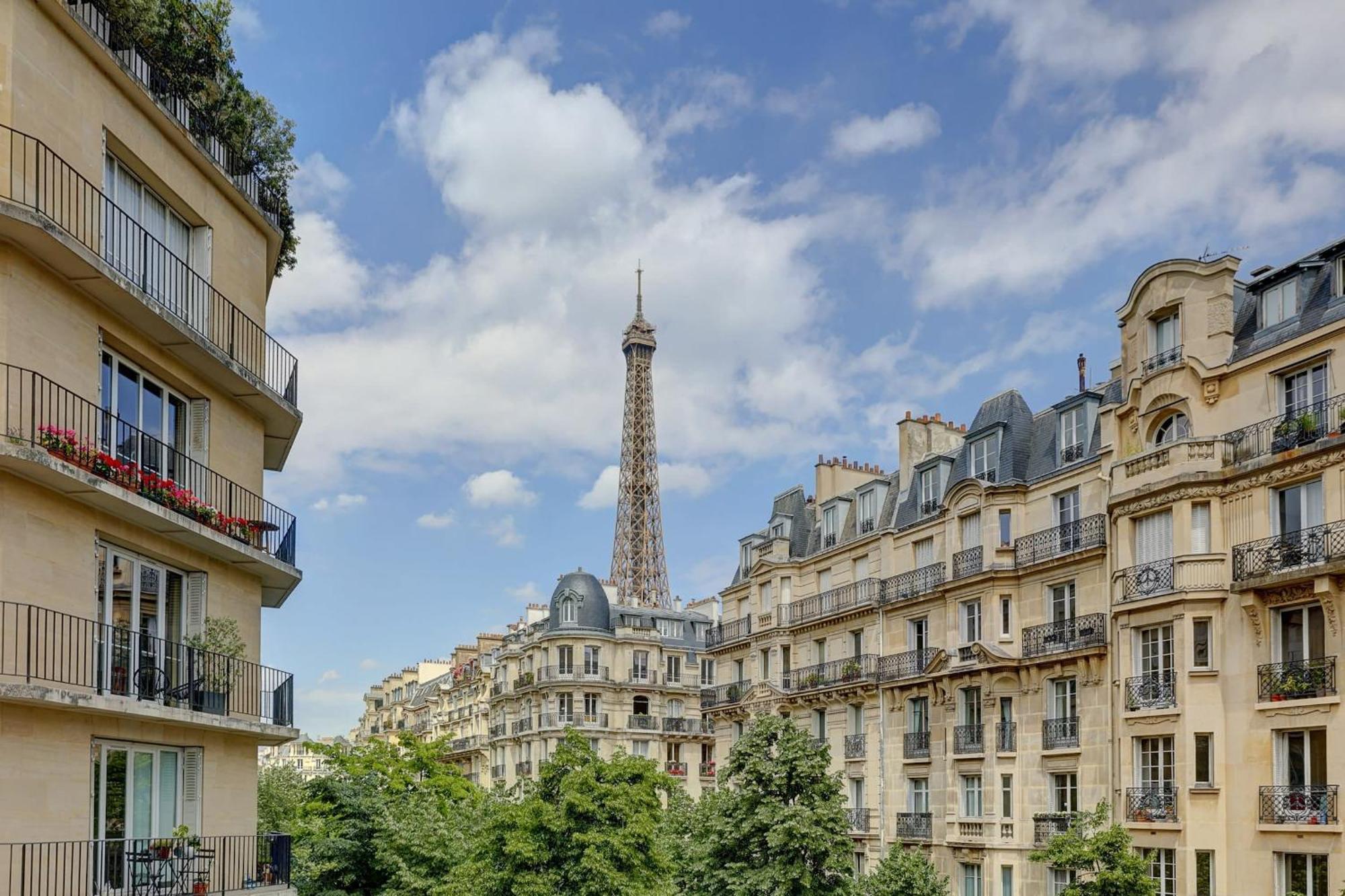Apartment Champ De Mars & Eiffel Tower - 1br - Cityapartmentstay *